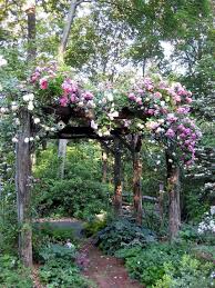 Une Pergola De Reve Fait Maison Pour Faire De L Ombre Dans Votre Jardin Josette Dutilleul Dans Dutille Cottage Garden Garden Inspiration Romantic Garden