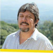 Soy José Ugalde Solera. Nací en Atenas el 19 de diciembre de 1966. Estudié  en la Escuela Central de Atenas, en el Liceo de Atenas, en la Universidad  de Costa Rica y