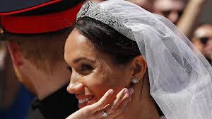 Meghan markle's makeup at the royal wedding has been described by the beauty and lifestyle (markle has said in multiple interviews that she hates when makeup artists or photo retouchers hide them.) okay who let meghan markle walk out like that? Royal Wedding 2018 Meghan Markle S Givenchy Dress In Detail Bbc News