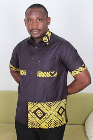 Pagnes originaux de qualité, coton et lin de 1er choix, belles finitions, nous vous offrons le meilleur avec nos chemises en pagne. Chemisehomme Motif De Pagne Assorti Sur Du Tissu Coton African Men Fashion African Shirts African Dresses Men