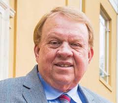 Dean at USC's largest college steps down as new administration takes shape