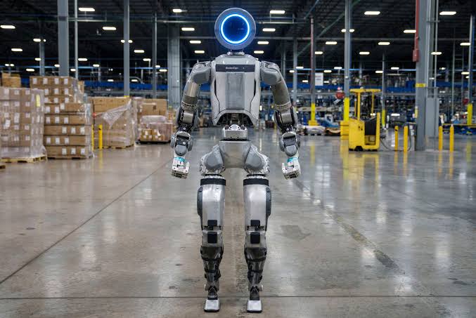 Boston Dynamics' Tesla Bot rival Atlas will start building Hyundai cars in  2028 | The Verge