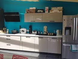 Imaginé pour combler les espaces laissées vides dans les cuisines standards 60cm, ce meuble gris aspect aluminium de largeur polyvalent, ce meuble peut tout aussi bien être fixé et suspendu au mur (fixations murales fournies dans le carton) qu'être posé sur une table ou un. Le Taupe Une Couleur Tendance Dans La Cuisine Blog Cuisinella