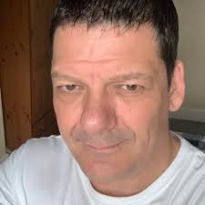 A few weeks ago I met my old mate Johnathan Hearn & he lent me some old  videos. Several days later, my brilliant techy brother created these 😬  they obviously can't be