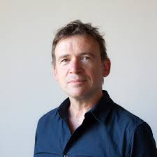 Nieuwe liefdesroman One Day-auteur David Nicholls: 'Zelfs een rugzak  verstellen moest beladen voelen'