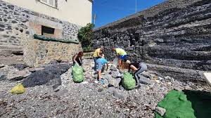 See 71 traveler reviews, 28 candid photos, and great deals for hotel casa rossa 1888, ranked #15 of 26 b&bs / inns in torre del greco and rated 3.5 of 5 at tripadvisor. Spiaggia Di Via Mortelle A Torre Del Greco Ripulita Grazie A Sei Volontari