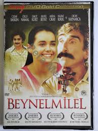It is 80's turkey, local musicians of adiyaman are hired by the military and trained to welcome one of the forceful generals of coup regime. Beynelmilel Cezmi Baskin Ozgu Namal Oktay Kaynarca Pera Mezat