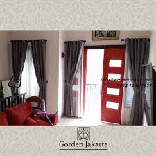 Ruang tamu harus bisa anda buat dengan nyaman dan indah, salah satu alternatifnya yaitu memilihkan desain gorden yang bisa membuat tampilan ruang tamu anda terlihat semakin cantik. Gorden Ruang Tamu Gorden Jakarta