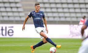 طَاهِر • (ṭāhir) (feminine طَاهِرَة‎ (ṭāhira), masculine plural طَاهِرُون‎ (ṭāhirūn) or أَطْهَار‎ (ʾaṭhār), feminine plural طَاهِرَات‎ (ṭāhirāt) or طَوَاهِر‎ (ṭawāhir)). Ø£Ø¨Ù‡Ø§ Ø§Ù„Ø³Ø¹ÙˆØ¯ÙŠ ÙŠØªØ¹Ø§Ù‚Ø¯ Ù…Ø¹ Ø·Ø§Ù‡Ø±Ø§Øª Ù…Ø¯Ø§ÙØ¹ Ø§Ù„Ø¬Ø²Ø§Ø¦Ø± Ù‚Ù†Ø§Ø© Ø§Ù„ØºØ¯