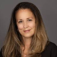 Lisa Retzer's Instagram, Twitter & Facebook