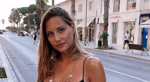 Bisogna piacere prima a se stesse. Beatrice Valli In Intimo Su Instagram Dopo La Gravidanza Il Messaggio Body Positive Ma C E Anche La Pubblicita