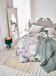 22+ inspirierend bilder bett springbox : Impressionen Living Bettuberwurf Impressionen