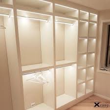 Led Beleuchtung In Kleiderschrank Kleiderstander Und Regalen Wird Mit Led Band Kleiderschrank Kleiderst In 2020 Closet Renovation Bedroom Closet Design Closet Remodel