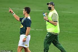 Johan 'rassie' erasmus (born 5 november 1972) is a south african rugby union coach and former player. Alain Rolland Sudafrika Darf Rassie Erasmus Nicht Als Waterboy Gegen Die Lions Einsetzen Germanic Nachrichten