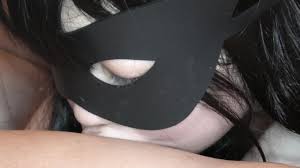 【撮影・無修正・素人・自作・口内射精・ごっくん】都内某所のラブホでたっぷり舐め続けるアイマスク美女‼手コキとフェラでオジサンのチンポを舐めまわす‼