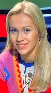 Agnetha in red❤