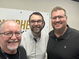 Mike Gilland's Instagram, Twitter & Facebook