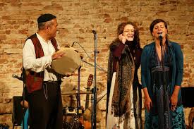 Causa maltempo lo spettacolo non si svolgerà nel cortile d'onore del castello ma in teatro. Premio Andrea Parodi 2018 Svelati I Finalisti Metropolitan Magazine