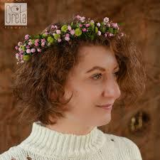 Wianki komunijne online to kurs na Wasze wyraźne życzenie :) Zapisy już  ruszyły, więc nie zwlekajcie za długo, bo umknie Wam termin :) Zdjęcie z  warsztatu stacjonarnego, modelka, piękna Ola @kwiaty_podlej  #kursflorystycznyonline #