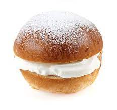 Table of contents 1 how to make laskiaispulla super fast 2 ingredients to finnish shrovetide bun aka laskiaispulla Laskiaispulla Semla Bun Shrove Bun A Bun That Includes Whipped Cream And Strawberry Jam Or Whipped Cream And Almond Fill Meal Time Food International Recipes