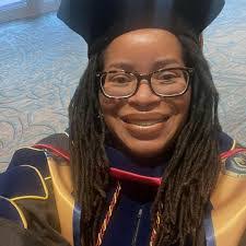 Renee Toppin's Instagram, Twitter & Facebook