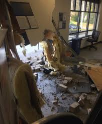 Pics Car Crashes Into Cockeysville Post Office Wbff