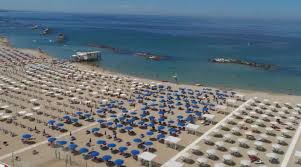 Italy Austrian Tourist Gives Birth On Beach Wanted In Milan