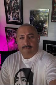 I'm looking for ugly but nice lover. Anyone?