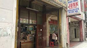 Namun apakah buku tentang kuala lumpur yang. Overpriced Rude Review Of Junk Book Store Kuala Lumpur Malaysia Tripadvisor