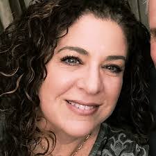 Laurie Franz's Instagram, Twitter & Facebook