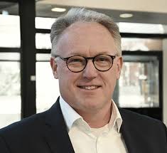 Management and global network in Blue Water Shipping