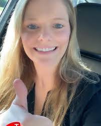 Laura Crews's Instagram, Twitter & Facebook