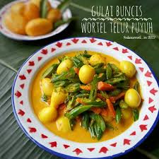 Untuk menghindari telur puyuh meletus kala digoreng maka buat sayatan di permukaan telur rebus dengan pisau tajam. Epingle Sur Kuliner