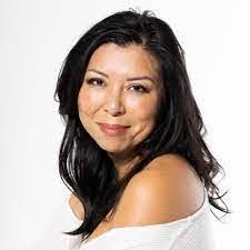 Elizabeth Crosslin's Instagram, Twitter & Facebook