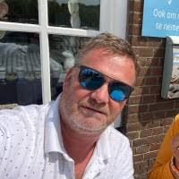 100+ "Leon G." profiles