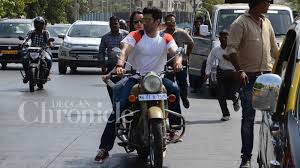 Aditya helps 'rebellious' Shraddha steal beverage during film shoot