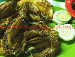 Cara membuatnya sebenarnya cukup mudah, namun buat yang belum tahu pasti bikin penasaran kan, apa saja bahan dan bumbu ayam goreng. Cara Membuat Ayam Goreng Jakarta Resep Masakan Indonesia