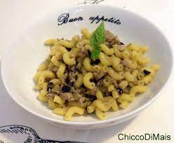 La ricetta di oggi è l'ottima pasta con melanzane in bianco, perfetta per chi vuol realizzare un primo veloce e davvero delizioso. Pasta Con Tonno E Melanzane Ricetta In Bianco