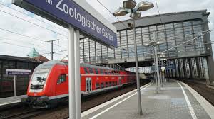Bahnhof berlin zoologischer garten, colloquially bahnhof zoo) is a railway station in berlin, germany. Zwei Wochen Lang Kein S Bahn Halt Am Bahnhof Zoo B Z Berlin