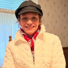 Question for making snow ball cookies. Should I chill them before baking ?