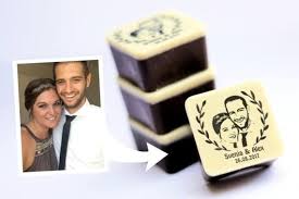 Gastgeschenk Fotopralinen Bedruckt Mit Eurem Foto Praline Rund Schokolade Fotoschokolade Personalisiert Hochzeit Give Away Ab 30 Stuck Place Card Holders Etsy Card Holder
