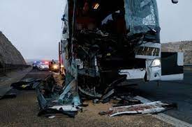34 ölü abone ol güney amerika ülkesi bolivya'da yolcu otobüsünün uçuruma yuvarlanması sonucu meydana gelen kazada 34 kişi öldü, 10 kişi de yaralandı. Urfa Da Yolcu Otobusu Tir A Carpti 3 Olu 30 Yarali