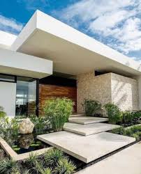 Fotos de casa estilo moderna, fachada y diseño de interiores contemporáneo, vivienda de dos pisos en terreno mediano y pequeño, acabados de lujo de vivienda. Fachadas De Casas Modernas Carluc Engenharia