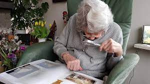 Magnifying glass phone und mehr! Elderly Old Age Visual Impairment Old Woman Senior Blind Magnifying Glass Granny Old Woman Lived Pikist