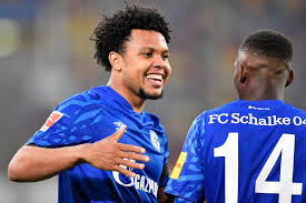 Mckennie yang sempat tampil garang di awal musim kini dikabarkan masuk daftar jual juventus. Juventus Sign Mckennie From Schalke On An Initial Loan