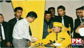 Dan antara mereka yang menuntut takhta, seorang yang nampaknya lebih cerdik ialah raja noor jan shah. Mungkinkah Kesultanan Melaka Kembali Pakdin My