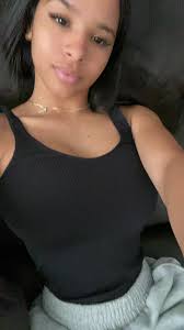 Aileen Baez's Instagram, Twitter & Facebook