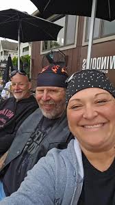 Lazy Sunday in Fontana, breaking couch rules