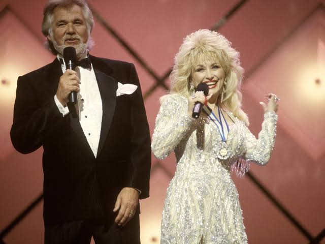 The Story of... 'Islands in the Stream' by Dolly Parton and Kenny Rogers -  Smooth