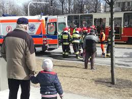 Publikujemy apel policji w sprawie wczorajszego śmiertelnego potrącenia rowerzysty w kwaczale: Potracenie Przez Tramwaj W Katowicach 19 Latek Wpadl Pod Tramwaj Na Korfantego Ratownicy Wyciagali Go Spomiedzy Kol Zdjecia Polskatimes Pl